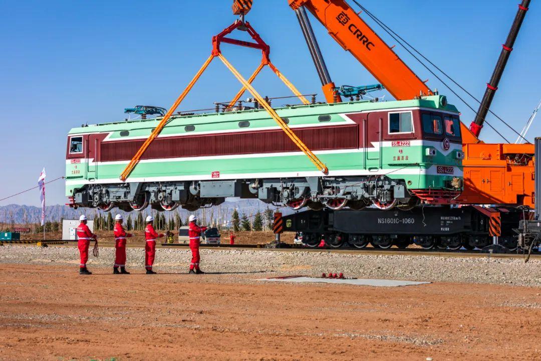 产品一览高铁专用铁路起重机新型160t铁路起重机出口尼日利亚130t铁路